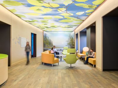 1-waitingarea1_people_2015_02_15